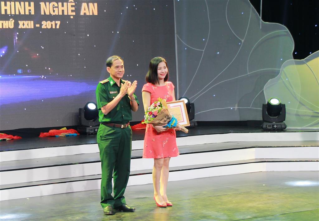 Trao giải về công tác tuyên truyền bảo vệ vùng biên
