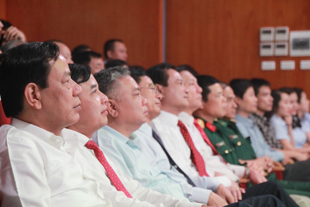 Các đại biểu dự lễ bế mạc