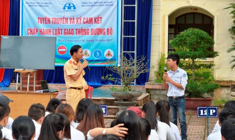 Nâng cao ý thức chấp hành pháp luật an toàn giao thông cho học sinh