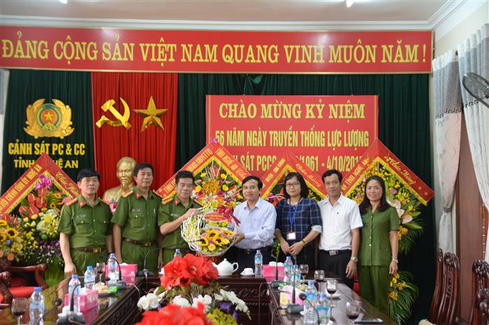 Đài PT-TH tỉnh cùng các Sở, Ban, Ngành đến chúc mừng