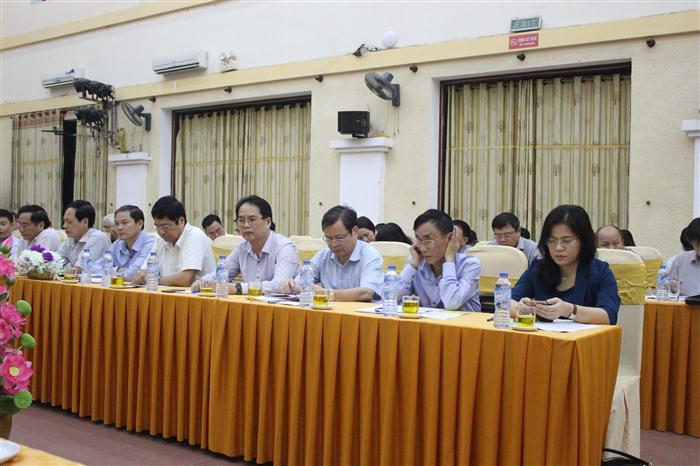 Lãnh đạo các sở, ngành tham dự  buổi họp báo 