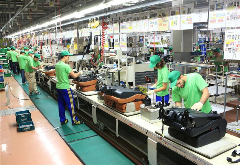 Vận động lao động cư trú bất hợp pháp về nước: Quyết liệt, đồng bộ