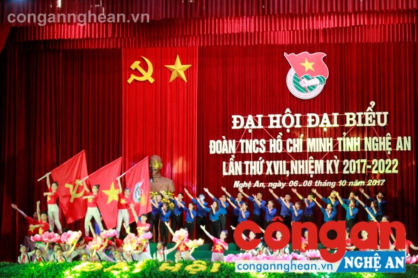 Chương trình văn nghệ chào mừng đại hội