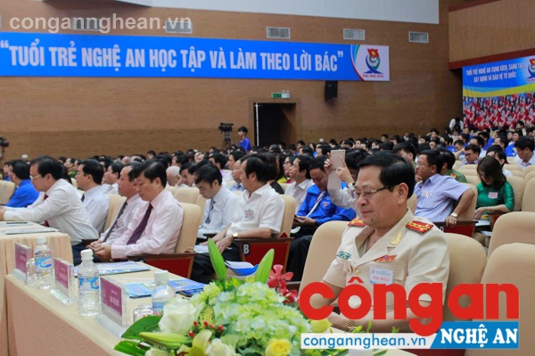 Đại biểu trung ương đoàn và Tỉnh ủy, UBND, UBMTTQ tỉnh và các sở ngành tham dự đại hội
