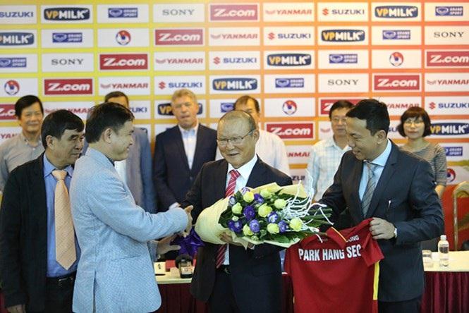 Tân HLV trưởng ĐT Việt Nam: 'Nỗ lực mang lại kết quả tốt nhất'