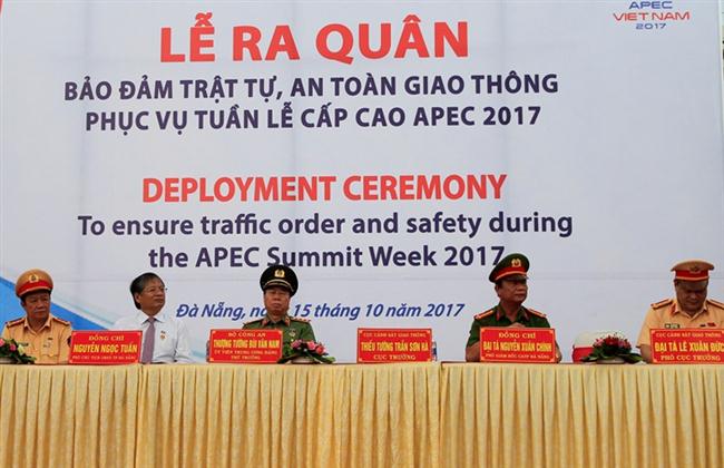 Lễ ra quân bảo đảm an toàn giao thông.