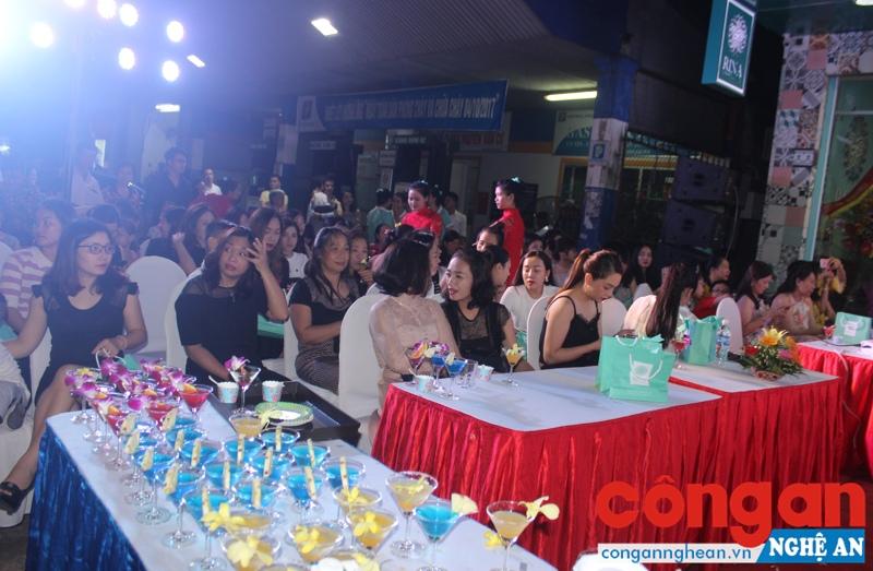 Toàn cảnh lễ khai trương của hãng RINA