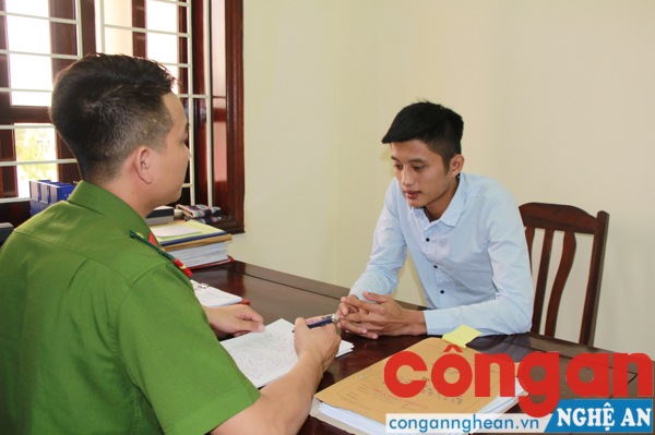 Thuê xe ô tô tự lái đi cầm cố, lấy tiền trả nợ cờ bạc