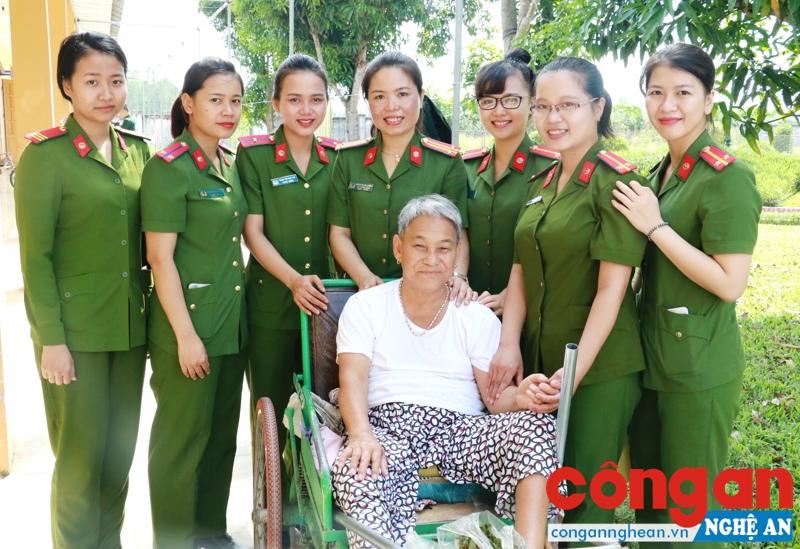Sáng ngời hình ảnh người phụ nữ Công an nhân dân từ các phong trào thi đua