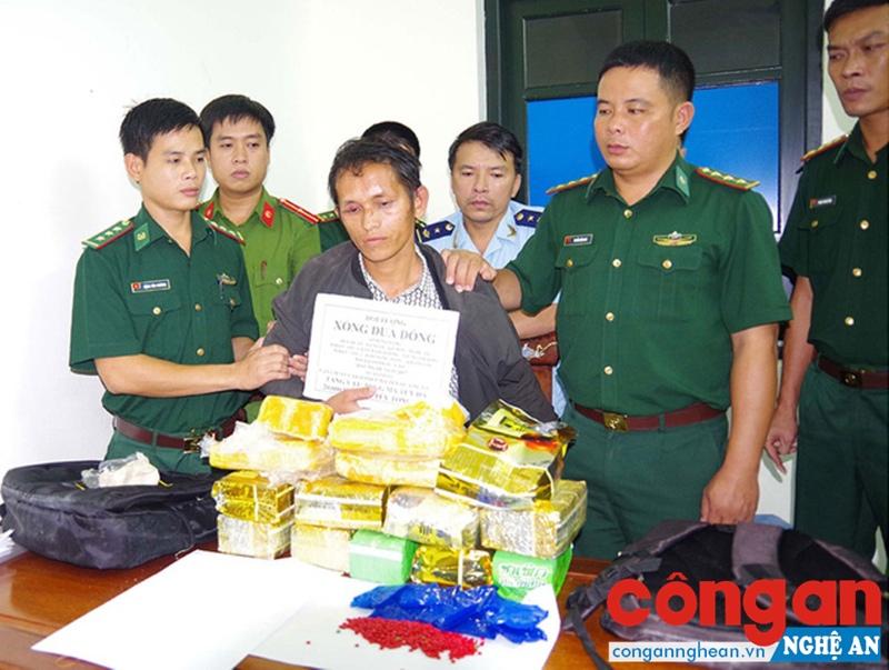 Bắt vụ vận chuyển 10 kg ma túy đá và 20.000 viên ma túy tổng hợp