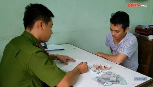 Bẻ khóa trộm cắp khi hàng xóm vắng nhà
