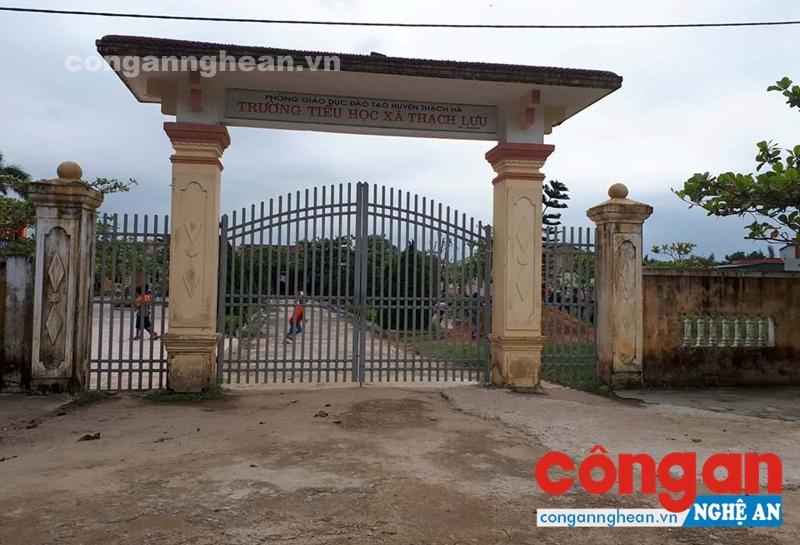 Do nhiều phụ huynh phán ánh nên Trường Tiểu học Thạch Lưu đã trả lại khoản tiền thu chưa đúng quy định cho một số phụ huynh