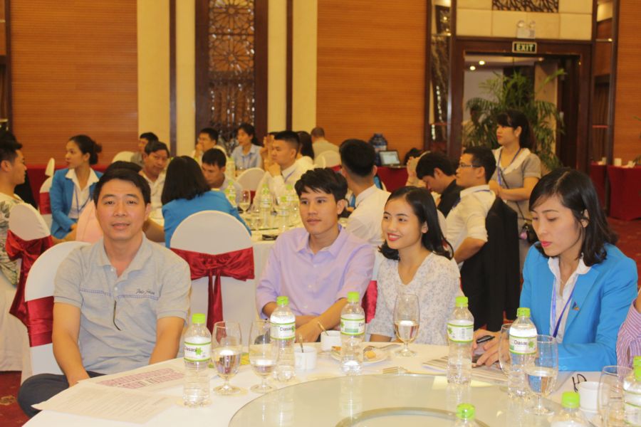 Khách hàng tham dự sự kiện