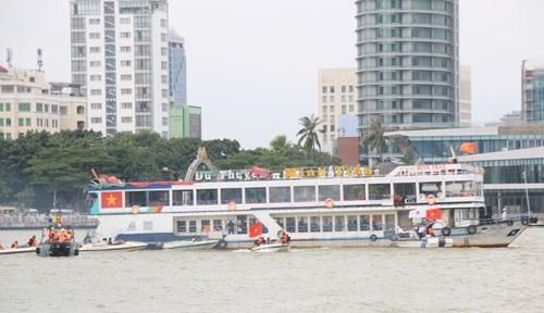 Diễn tập phương án bảo vệ trên sông Hàn.