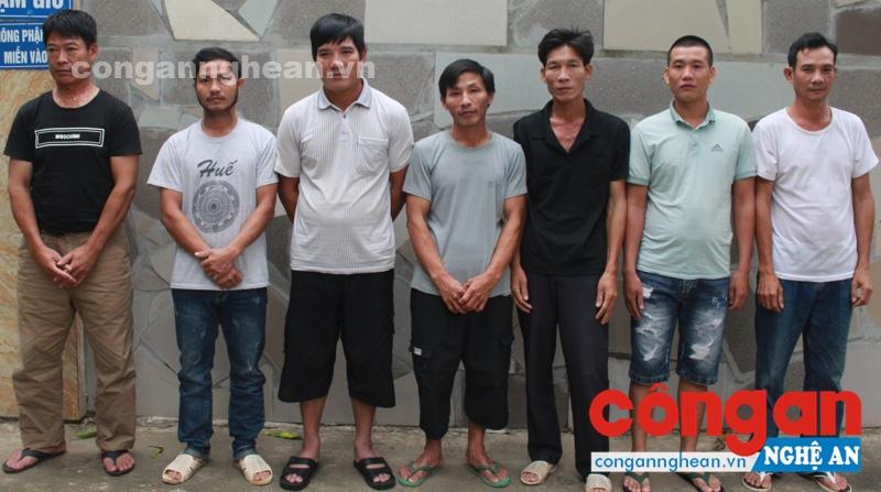 Say sưa xóc đĩa giữa trưa, 6 con bạc và chủ nhà bị bắt