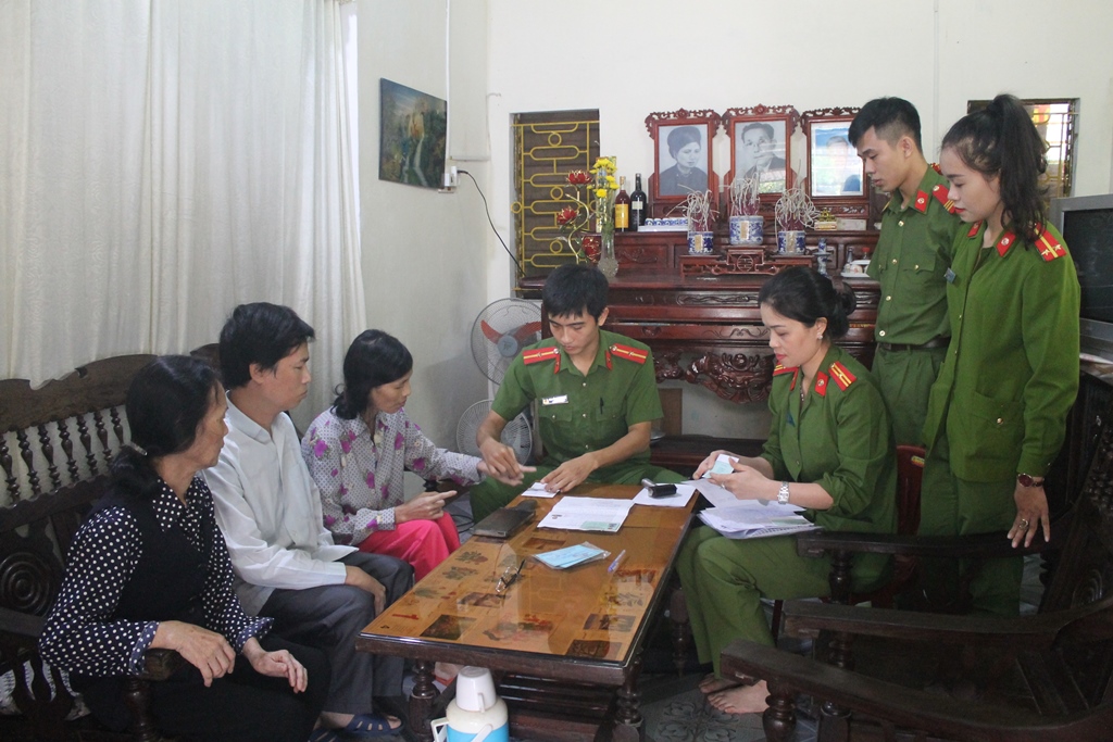 Đến nhà làm CMND cho người khuyết tật