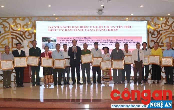 Hội nghị tuyên dương người có uy tín tiêu biểu trong đồng bào dân tộc thiểu số lần thứ nhất