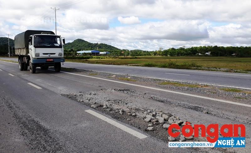 Quốc lộ 48D xuất hiện tình trạng hư hỏng