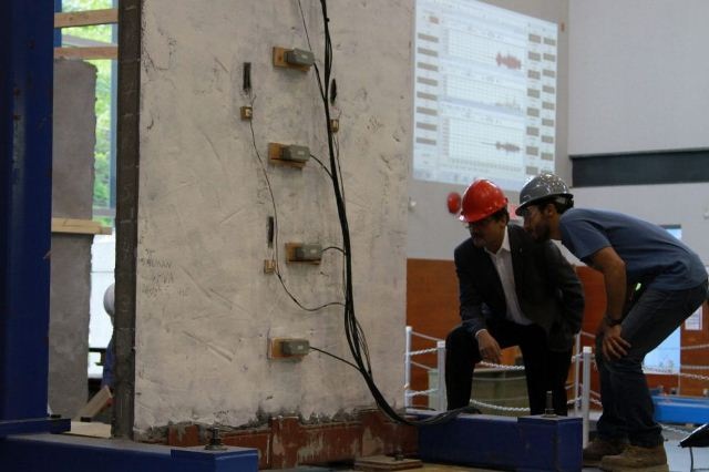 Phun sơn 'siêu bê tông' bảo vệ các tòa nhà chống động đất