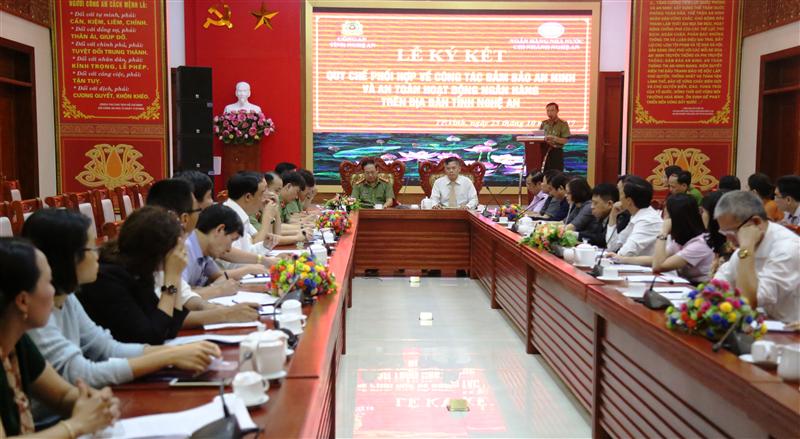 Toàn cảnh buổi lễ ký kết