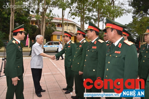 Tổng Bí thư Nguyễn Phú Trọng- Bí thư Quân ủy trung ương thăm và làm việc với Bộ Tư lệnh QK4
