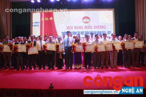Hội nghị biểu dương Trưởng ban công tác mặt trận giỏi