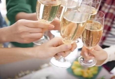 Bước chân vào nghề này, nhiều cô gái đã phải trả giá rất đắt.