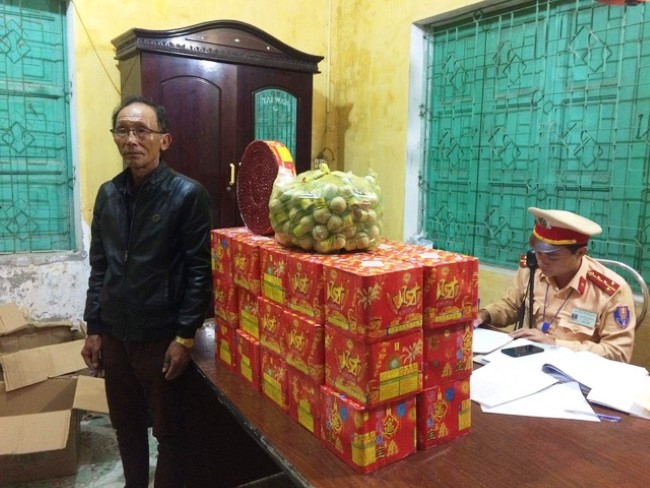 Hơn 60 tuổi vẫn buôn pháo lậu
