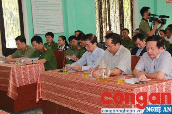 Các đại biểu tới dự