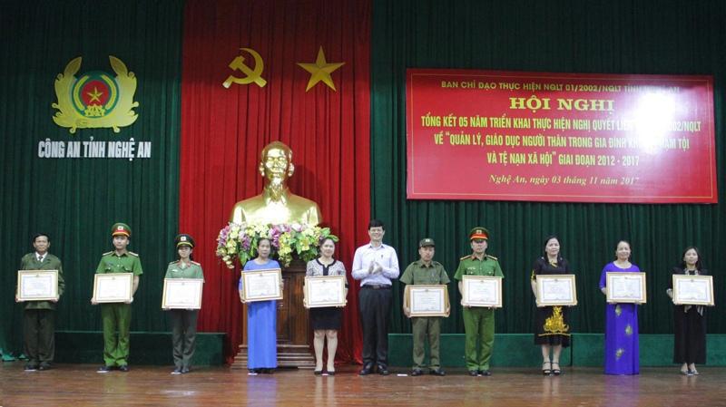 Lan tỏa nhiều điển hình tiên tiến trong 'Quản lý, giáo dục người thân trong gia đình không phạm tội và tệ nạn xã hội'