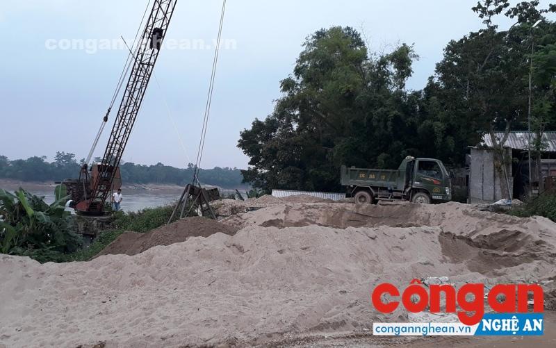 Bến tập kết cát, sỏi trái phép vẫn ngang nhiên hoạt động?