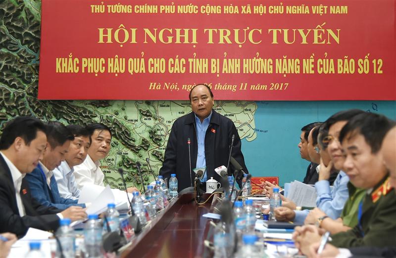 Thủ tướng chỉ đạo hỗ trợ khẩn cấp cho người dân vùng bão lũ