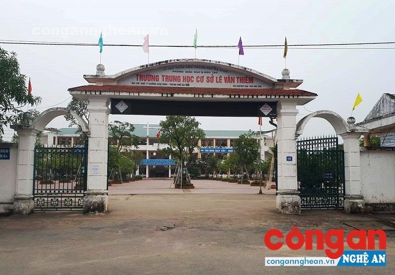 Dù đạt chuẩn Quốc gia nhưng hàng năm Trường THCS Lê Văn Thiêm vẫn huy động tiền tỉ từ xã hội hóa