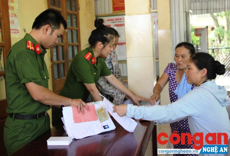 Xung quanh thông tin bỏ hộ khẩu và chứng minh nhân dân