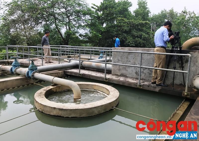 Hơn 2.400 hộ dân mất tiền vẫn phải dùng nước đục, cặn