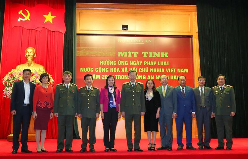 Mít-tinh hưởng ứng Ngày Pháp luật nước Cộng hòa xã hội chủ nghĩa Việt Nam năm 2017 trong CAND