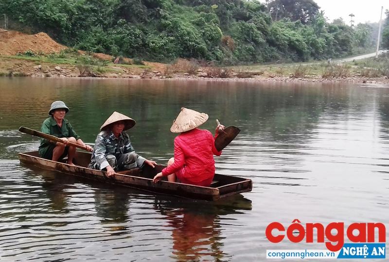 Dân bản Phú Lâm mong lắm một cây cầu