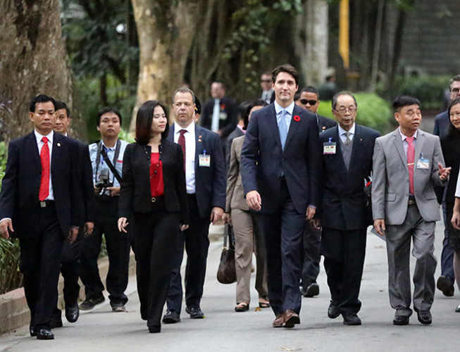 Thủ tướng Canada Justin Trudeau thăm nhà sàn Bác Hồ