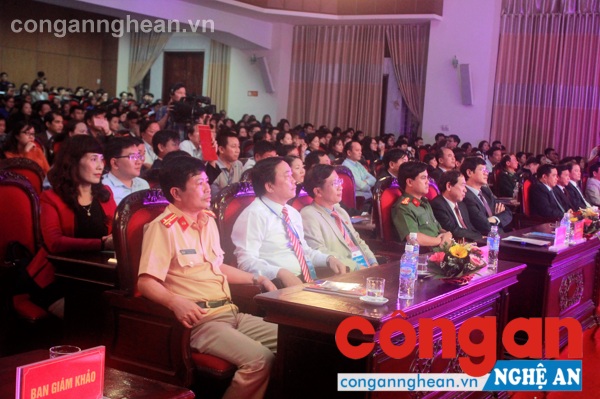 Đại diện Bộ Tư pháp, đại biểu các sở, ngành và các huyện, thành, thị tham dự tại vòng chung kết hội thi