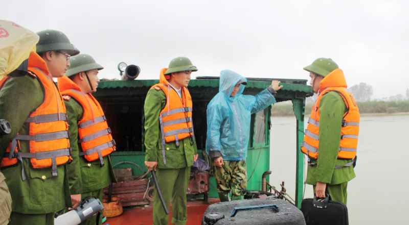 Phá án giữa dòng Lam Giang