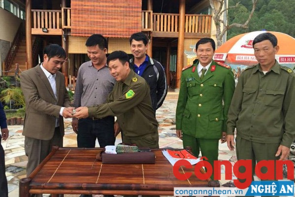 Trao trả 500 triệu đồng cho khách để quên tại nhà hàng