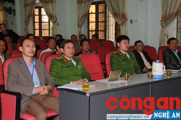 Các đại biểu tới dự