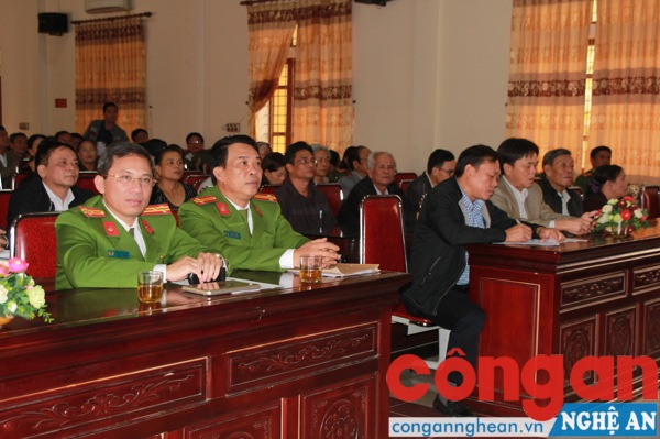 Các đại biểu tới dự