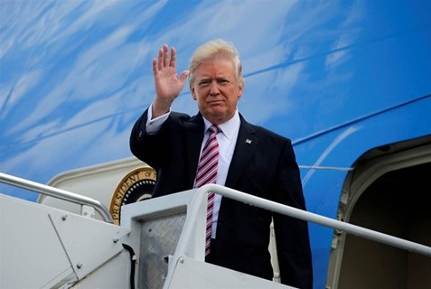 Tổng thống Donald Trump bắt đầu chuyến thăm cấp Nhà nước tới Việt Nam