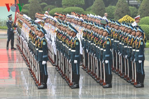 Hiện tại Phủ Chủ chủ tịch, đội nghi lễ vào vị trí.