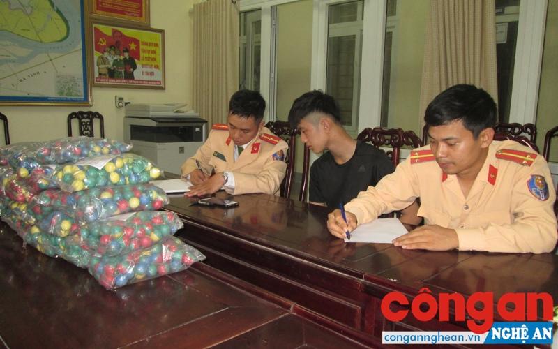 Đối tượng Vương trình bày tại Đội CSGT