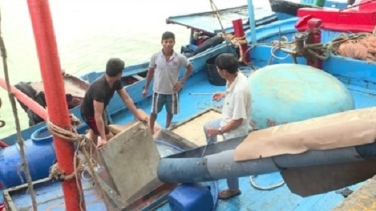 Tàu thuyền hối hả vươn khơi sau bão