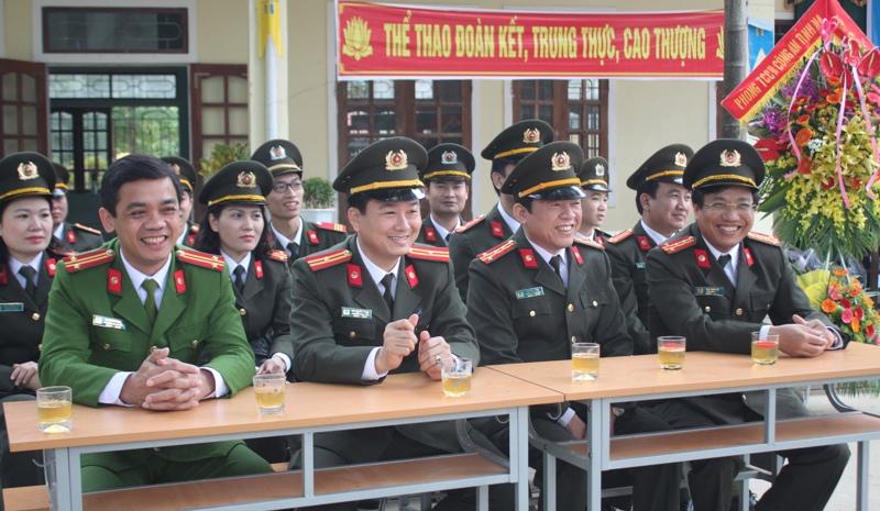 Đoàn công tác tại buổi trao quà
