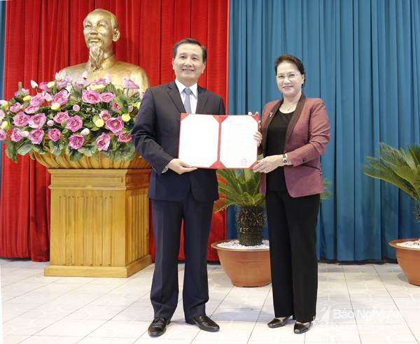 Triển khai Quyết định của Ban Bí thư; Nghị quyết của UBTVQH về công tác cán bộ
