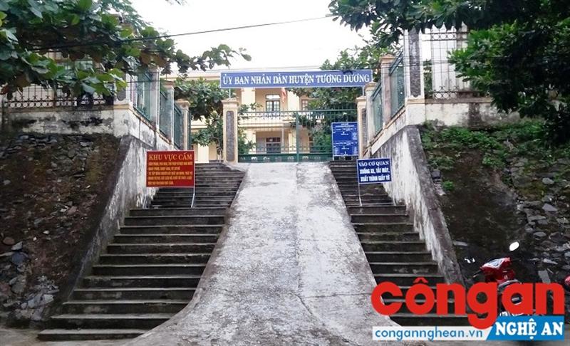 Kỷ luật nguyên Chủ tịch UBND và Trưởng phòng TC-KH huyện Tương Dương